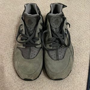 Air NIke Huarache Size 12 (318429-082)